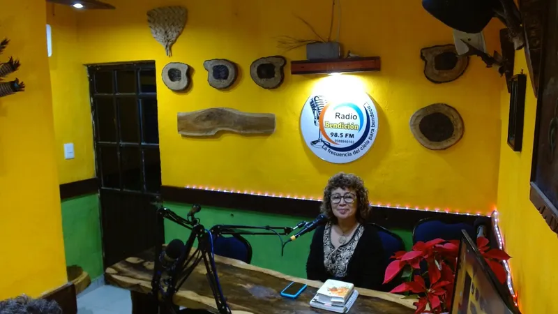 RADIO BENDICIÓN 98.5 FM