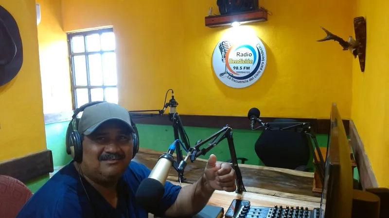 RADIO BENDICIÓN 98.5 FM
