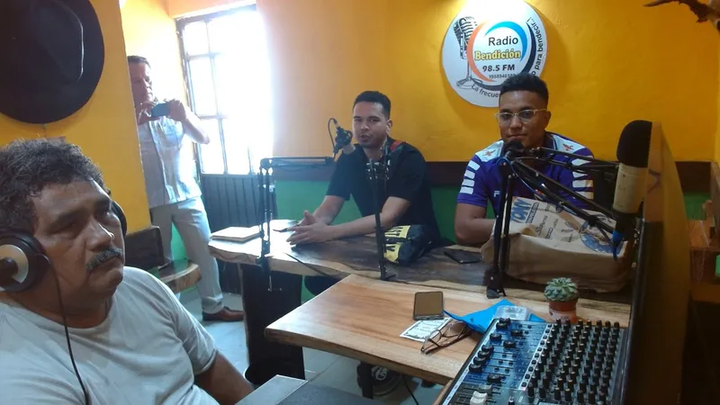 RADIO BENDICIÓN 98.5 FM