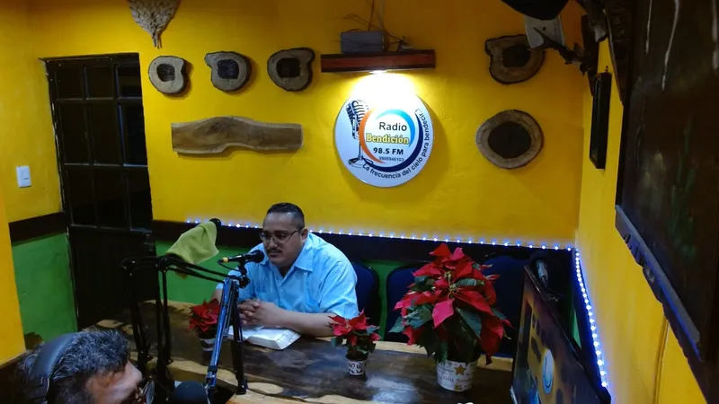 RADIO BENDICIÓN 98.5 FM